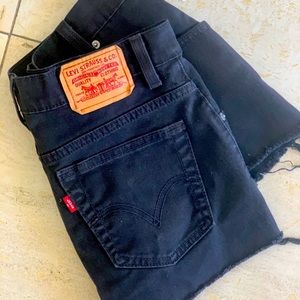Cut off Levi’s shorts